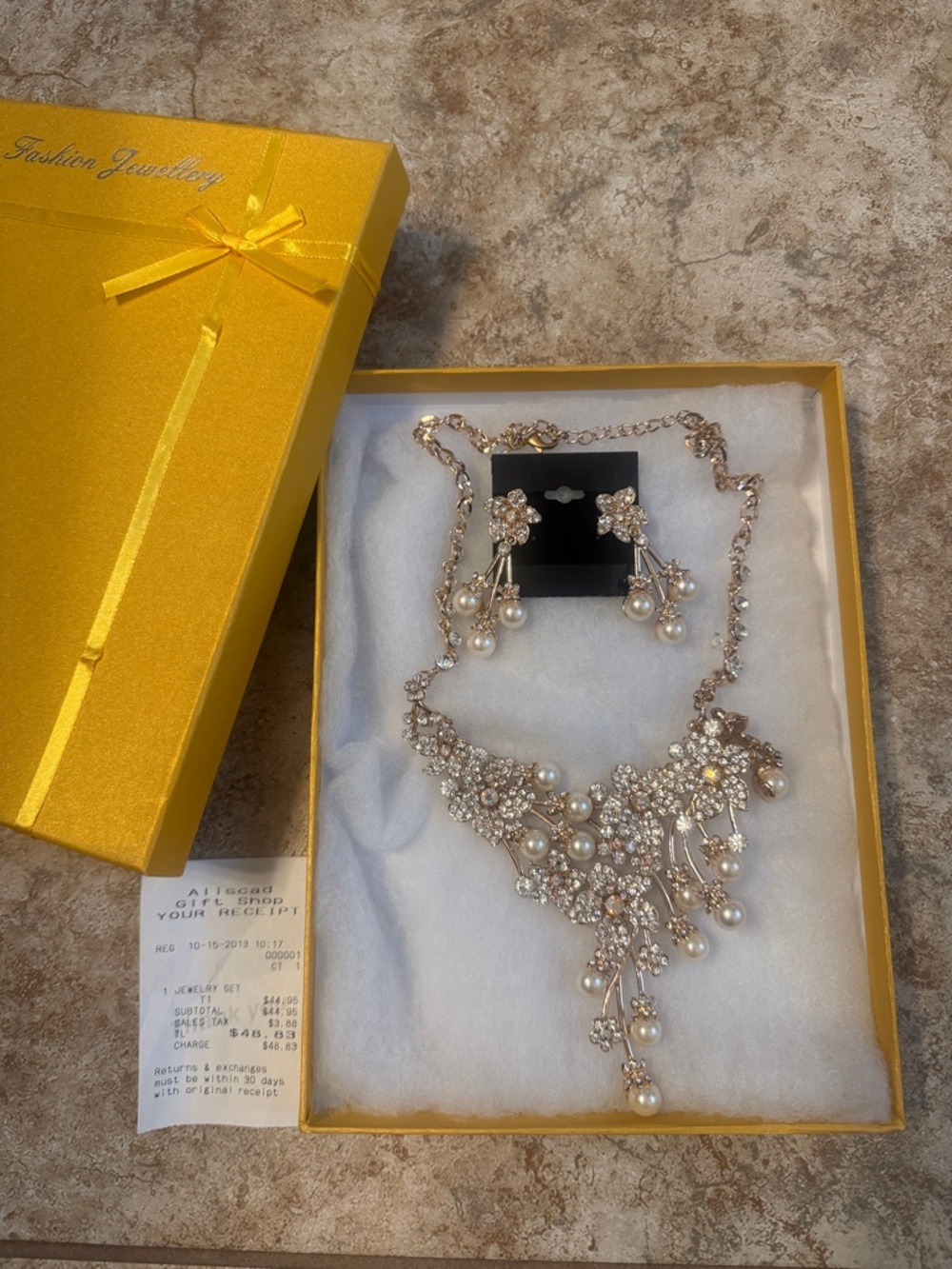 Elegant Pearl & Crystal Statement Necklace Set - Gold Tone